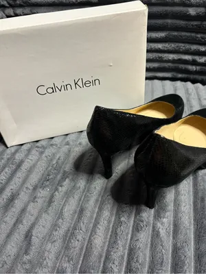 Calvin Klein Black Textured Mid Heel Pumps thumbnail 4