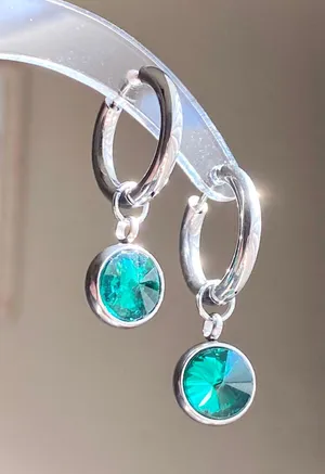 Handmade gold tone stainless steel green simple minimalist hoop earrings💚 thumbnail 8
