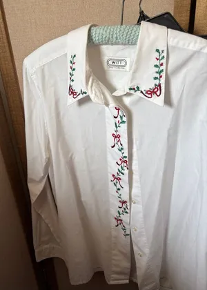 Witt White Embroidered Holiday-Accent Ladies Blouse 16 thumbnail 1