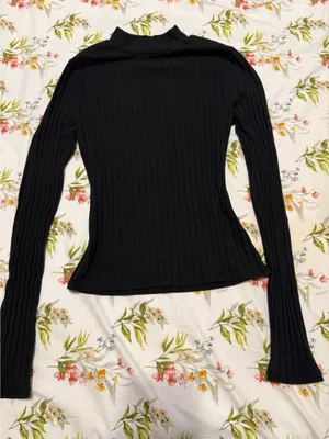 Forever 21 Long sleeve black top thumbnail 1