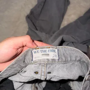 We The Free Good Luck Mid Rise Barrel Jeans in Falcon Grey Size 28 NWOT thumbnail 5