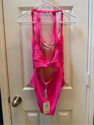 NWT Cupshe Hot Pink Textured One-Piece Swimsuit size xl thumbnail 2