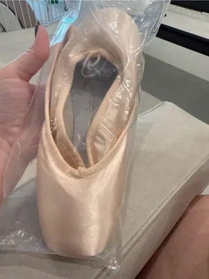 Bloch Satin Pointe Shoe in Light Pink thumbnail 1