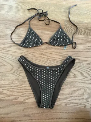 Frankie’s Bikinis set thumbnail 1