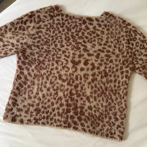 ASOS Collusion Fluffy Leopard Print V-neck Cardigan - S thumbnail 4