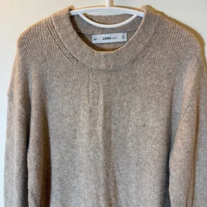 Zara Knit Crewneck Sweater Size Small Oatmeal Beige Ribbed Pullover thumbnail 2