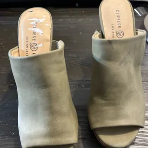 Chinese Laundry Women's olive Mules thumbnail 1