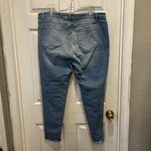 KanCan Jeans Womens 3XL Stretch Light Wash Distressed Ankle High Rise Denim‎ thumbnail 6
