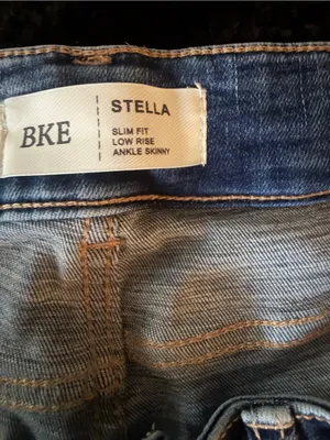 NWOT BKE Stella Slim Fit Low Rise Ankle Skinny Distressed Jeans 34. Inseam 28in thumbnail 4