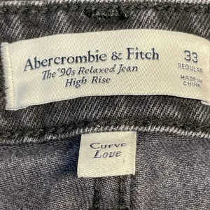Abercrombie & Fitch The 90s Relaxed High Rise Black Straight Denim Jeans Size 33 thumbnail 4