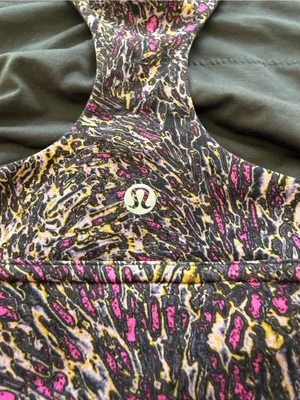 Lululemon Racerback‎ Sports Bra Size 8 Abstract Print Pink Black Yoga thumbnail 3