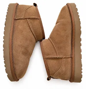 UGG Classic Mini Chestnut Suede Ankle Boots Size 7 Sheepskin Lined Winter Shoes thumbnail 1