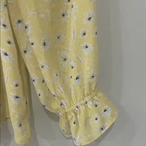ANN TAYLOR Yellow and White Floral Print Blouse Size M thumbnail 3
