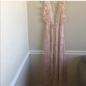 Victoria’s Secret Rosebud Chiffon Flyaway Robe thumbnail 2