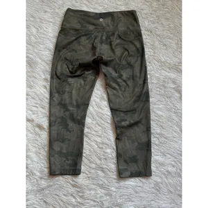 Lululemon Savasana Camo Multi Green Women’s Crop Leggings Size 4 thumbnail 2