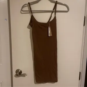 Skims M FITS EVERYBODY SLIP DRESS Jasper Brown NWT thumbnail 3