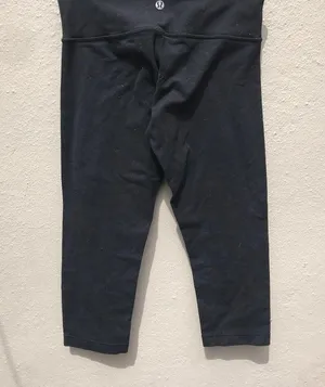 LULULEMON 4 low rise black crop leggings thumbnail 5