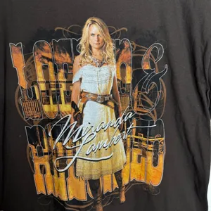 NWOT Gildan‎ Miranda Lambert Locked & Reloaded Tour 2013 Graphic T-Shirt Sz L thumbnail 2