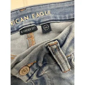 American Eagle AE Forever Soft Light Wash Jeans Size 2 thumbnail 4