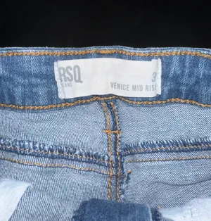 Venice Mid Rise Distressed Shorts Size 3 thumbnail 5