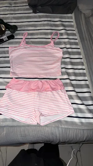 Set of top and shorts size large cropped top thumbnail 6