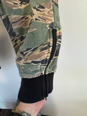 Hello Kitty X Staple Pigeon Camo Sweatpants- XL thumbnail 4