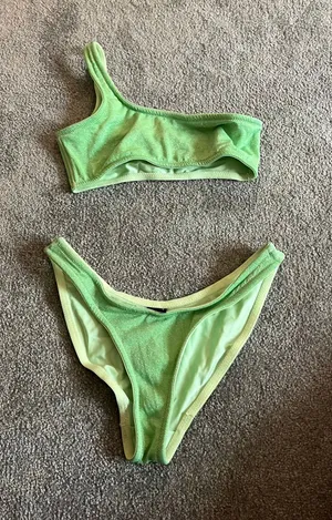 Triangl Bikini Set thumbnail 1