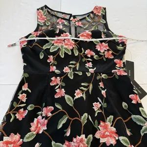 NWT Lulus Headliner Floral Embroidered Sleeveless Midi Dress‎ Size MEDIUM thumbnail 9