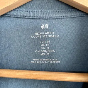 H&M regular fit sky blue short sleeved t-shirt women's size medium casual summer thumbnail 3