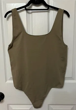 SKIMS 4X thong bodysuit‎ scoop tank tan thumbnail 1