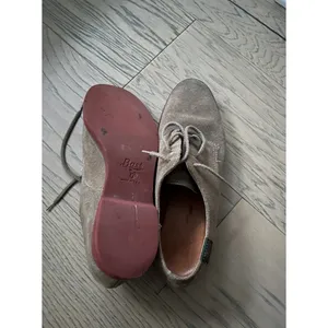 GH Bass Women’s Denise Buc Oxfords Shoes Size 8M Tan Taupe Suede Lace Up thumbnail 3