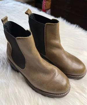 Anthropologie Olive Brown Leather Dale Chelsea Lug Sole Ankle Boots thumbnail 1