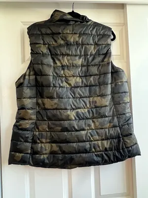 Old Navy Camouflage Puffer Vest thumbnail 2