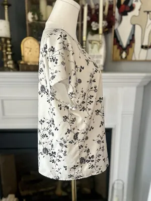 SHEIN Women’s Silky Floral Blouse Black & Ivory Size Medium Lightweight thumbnail 4