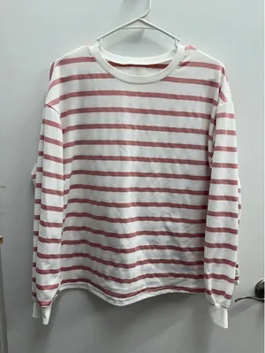 Women’s size medium, long sleeve top Pink thumbnail 1