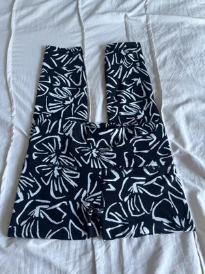 Black and White Athleta Patterned Sports Bra + Leggings Set thumbnail 4