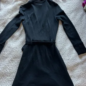 Elegant Black Button thumbnail 3