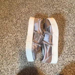 Sam Edelman Women 7.5M‎ Mauve Grey Satin Frayed Edge Slip On Platform Sneakers thumbnail 4