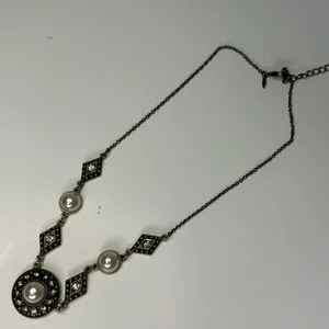 Avon Vintage Style Pearlesque Necklace Faux Pearl Rhinestone Pendant Sac thumbnail 5