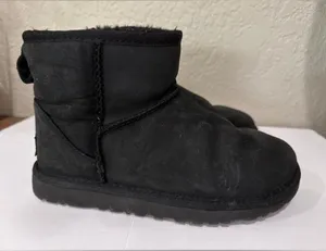 UGG Women's Classic II Mini Boots size 5 thumbnail 1