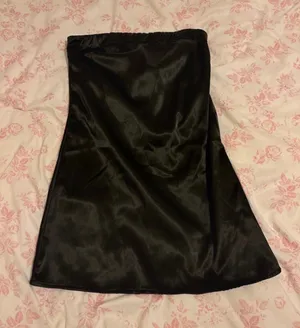 Black satin strapless dress Size M thumbnail 1