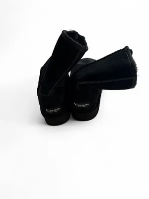 Koolaburra by UGG Black Suede Short Ankle Boots Size 8 thumbnail 2