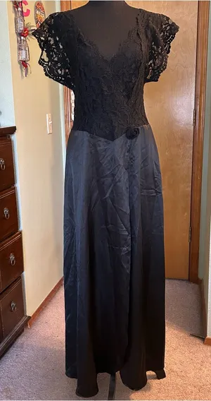 Victoria’s Secret gold label black floral lace bodice satin skirt rosette size M thumbnail 1