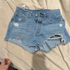 Levi’s 501 shorts size 27 thumbnail 2