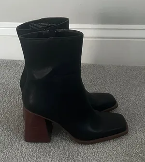 Wonderly Black Heeled Boots with Brown Block Heel thumbnail 1