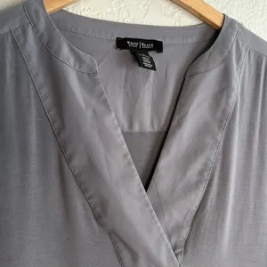 White House | Black Market Gray Blouse V Neck Medium Long Sleeve Minimalist Rayon Office Capsule thumbnail 2