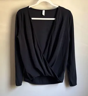 Lululemon Black Full Freedom Long Sleeve thumbnail 4