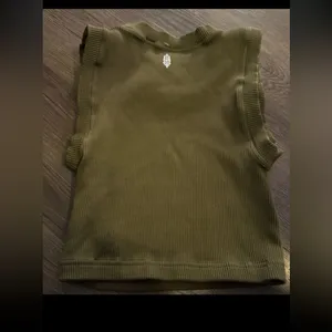 Free People Seamless ribbed cropped tank top. Size M/L thumbnail 2