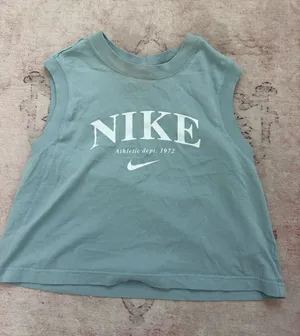 Nike crop top workout  thumbnail 1
