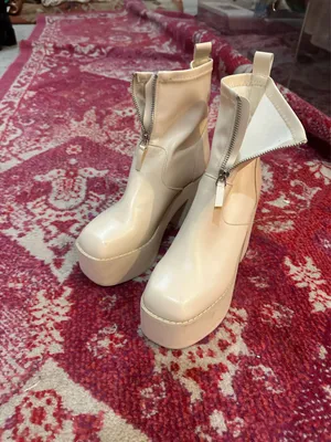 Chunky cream boots Tan Size 9 thumbnail 2